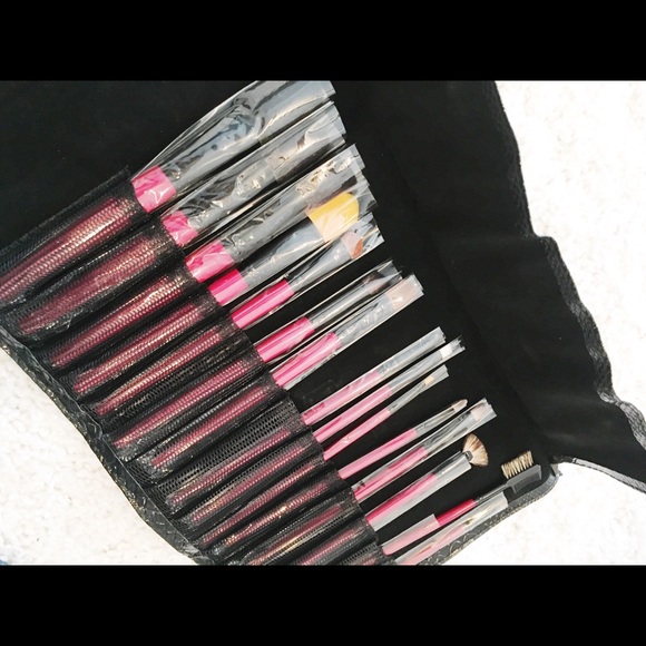 NWOT! Brand new brush set!! - Picture 2 of 4